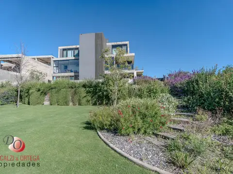 Casa 5 ambientes con 5 baños