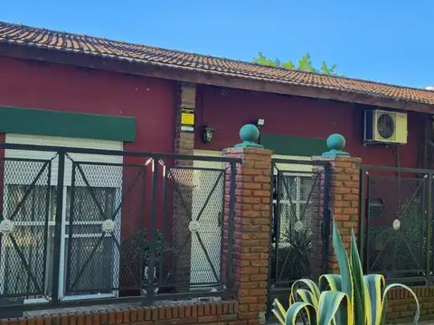 VENTA CASA 4 AMBIENTES CLAYPOLE