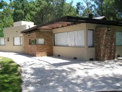 Casa en venta en Mar de Las Pampas muy buena ubicacion