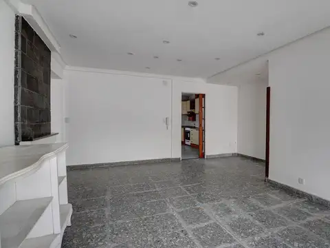 VENTA PH 4 AMB. CON PATIO Y TERRAZA MONTECASTRO