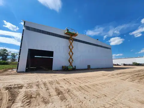 NAVE INDUSTRIAL DE 1.750 M² EN EL PIM 2, MORENO