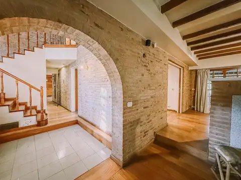 Casa en Venta con 2 cocheras