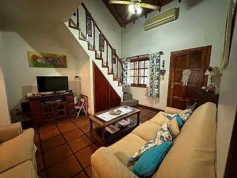 Casa en Venta con 2 cocheras
