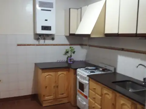 Depto Tipo Casa en Alquiler en Lomas del Mirador, $ 550.000