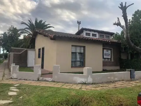 Casa en venta - 3 Dormitorios 1 Baño - 200Mts2 - Ituzaingó
