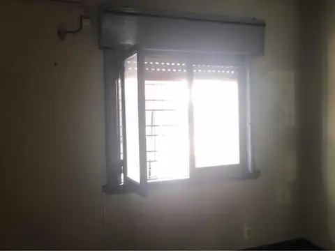 Casa en venta - 3 Dormitorios 1 Baño - 200Mts2 - Ituzaingó