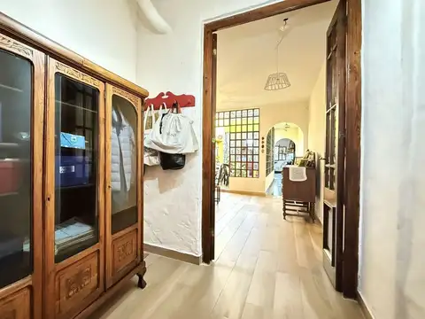 Casa 6 ambientes con 2 baños