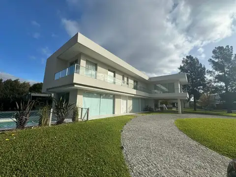 Casa en Alquiler de 4 dormitorios