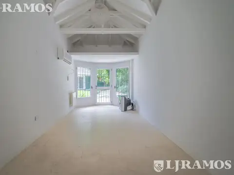 Casa en Alquiler con 1 cochera