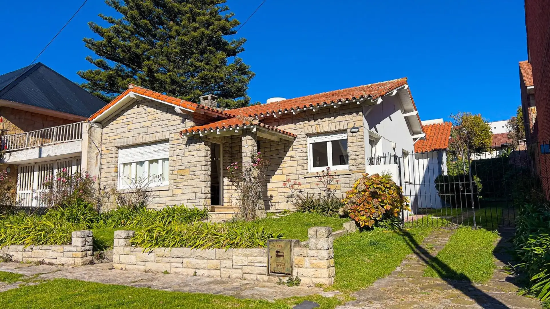 Venta Chalet 5 Ambientes mas PH en Punta Mogotes