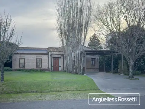 Casa en Alquiler en Funes, USD 2.200