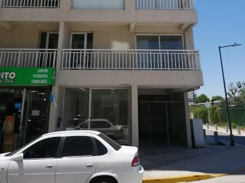 Monasterio 600, Piso 1