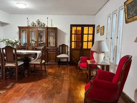 EXCELENTE CASA DOS PLANTA CON  PARQUE Y PILETA