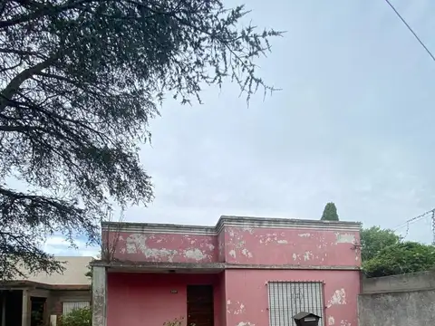 VENTA CASA A RECICLAR EN HUDSON.