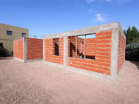 VENTA CASA 4 AMBIENTES A ESTRENAR EN CONSTRUCCION  PISCINA  BARRIO PRIVADO CARDALES VILLAGE APTO CRE