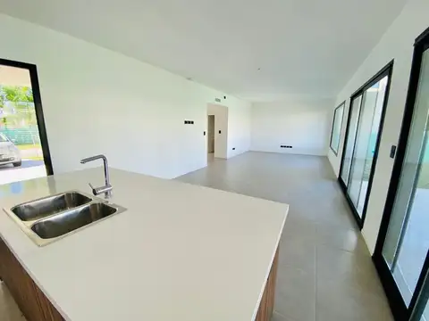 Casa en Alquiler 5 ambientes pileta Lagoon Pilar