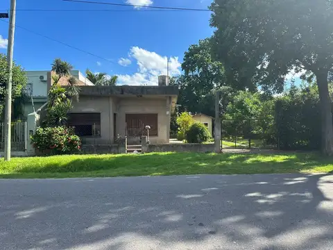 VENTA CASA Y  LOTE LINDERO BERAZATEGUI