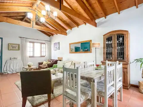 Casa en Venta con 2 cocheras