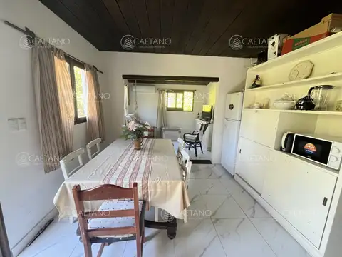 Casa 4 ambientes con 2 baños