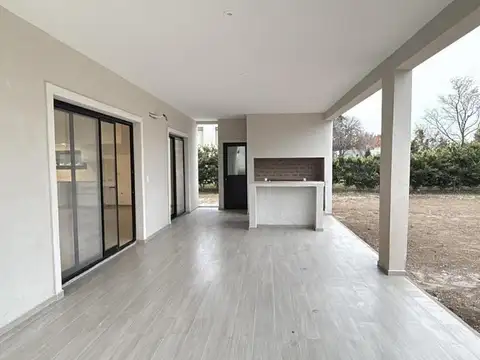 Casa 5 ambientes con 3 baños