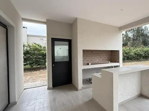 Casa en Venta con 4 cocheras