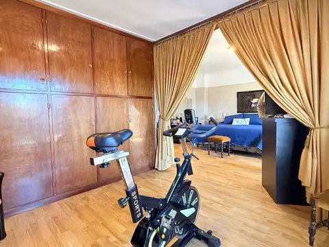 Casa en Venta con 4 cocheras