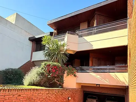 Casa 5 ambientes con 5 baños