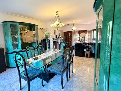 Casa en Venta con 4 cocheras