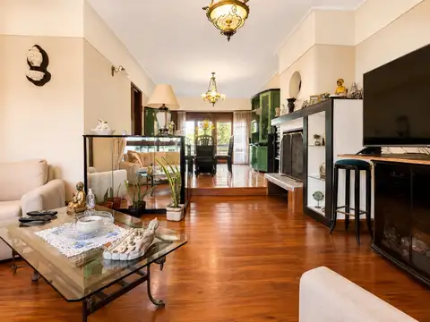 Casa en Venta con 4 cocheras