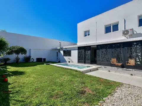 Venta Casa 2 Dormitorios con Verde Pileta La Plata