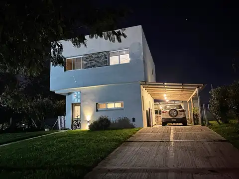 Casa en Alquiler Temporal en Pilar del Este - Santa Guadalupe, USD 3.300