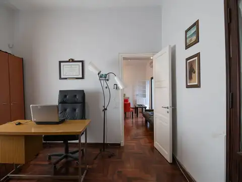 Casa 7 ambientes con 2 baños