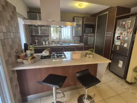 VENTA CASA 3 AMB C/COCHERA - MORON - APTO CREDITO