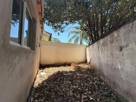 Casa en Alquiler con 1 cochera