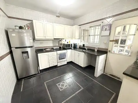 Casa en venta 5 ambientes cochera PB Olivos