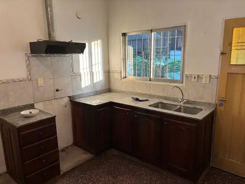 Casa 3 ambientes con 1 baño