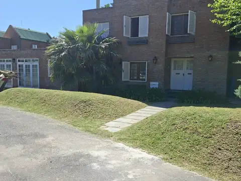 Casa en Alquiler de 4 dormitorios