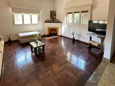 VENTA CASA QUINTA CON PILETA 4 AMB, GRAND BOURG