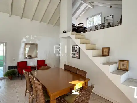 Casa en Venta con 2 cocheras