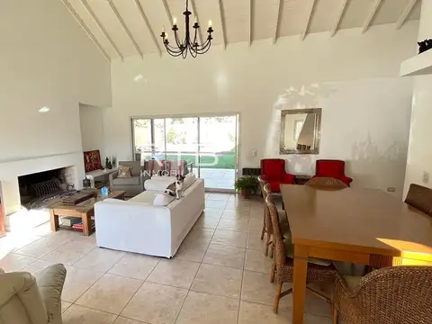 Casa 3 ambientes con 4 baños