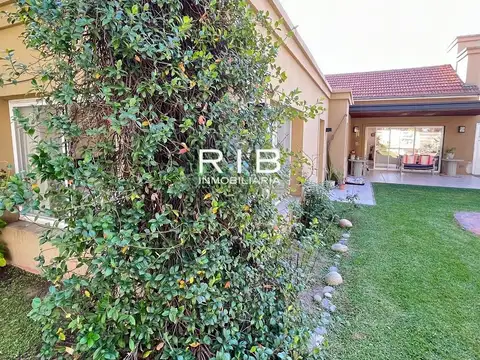 Impecable y Luminosa Propiedad sobre un lote