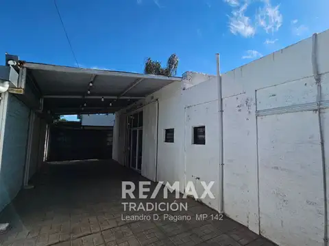 CASA CON SALON COMERCIAL EN VENTA - BARRANQUERAS