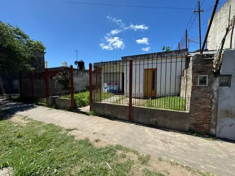 VENTA CASA 3 AMB - OPCION LOCAL - APTO CREDITO
