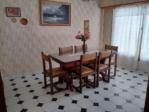 Casa 6 ambientes con 3 baños