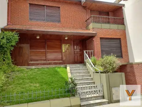 Casa en venta - 3 Dormitorios 3 Baños - Cochera - 267Mts2 - Miramar