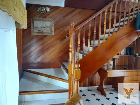 Casa en Venta con 3 cocheras