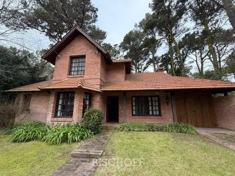 Casa 4 ambientes con 3 baños