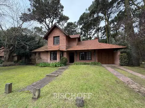 VENTA DE CASA EN BARRIO GOLF PINAMAR