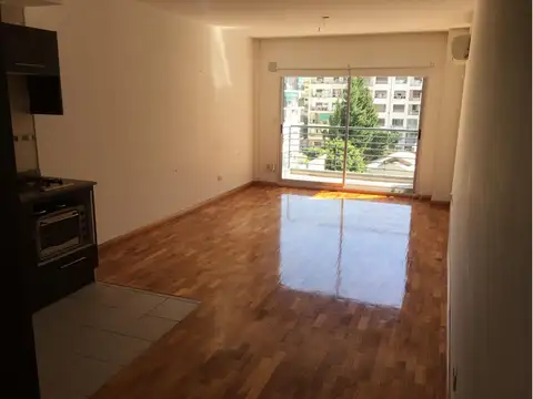 Villa Urquiza. Mendoza y Avalos.- Monoambiente en Alquiler.-