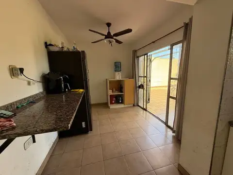 VENTA CASA 4 AMBIENTES CON PARQUE LOMAS DE ZAMORA